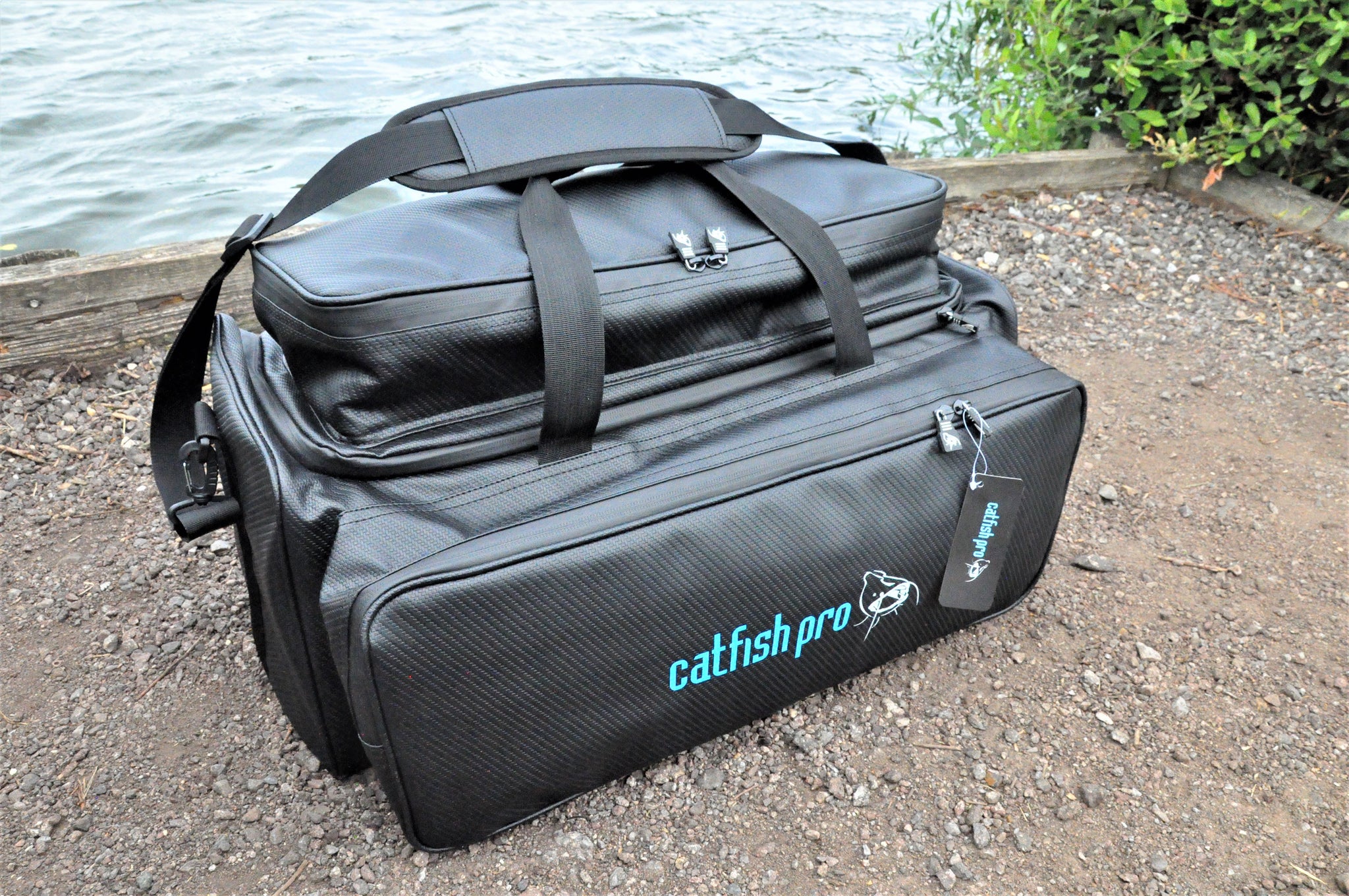 catfish pro tackle bag & Rig Catfish-Pro Ltd This tackle bag holds up to 5 Utility boxes (4 included) Mystery Tackle Box PRO Multi-Species
