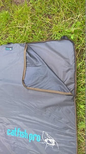 Catfish/Predator Unhooking Mat with Flap and Stink Bag